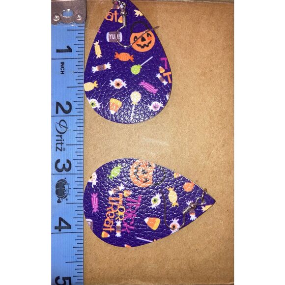 ☀️3/$12☀️ Trick Or Treat Halloween Earrings - Picture 2 of 3